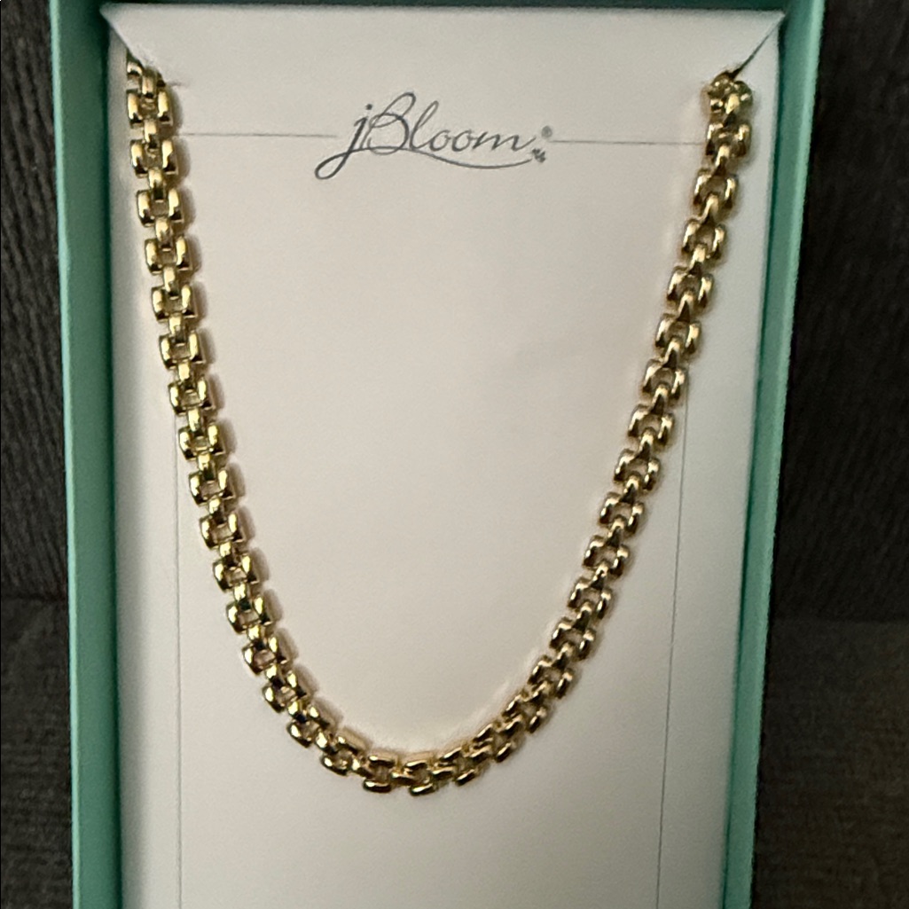 Bloom Elegant Gold Necklace